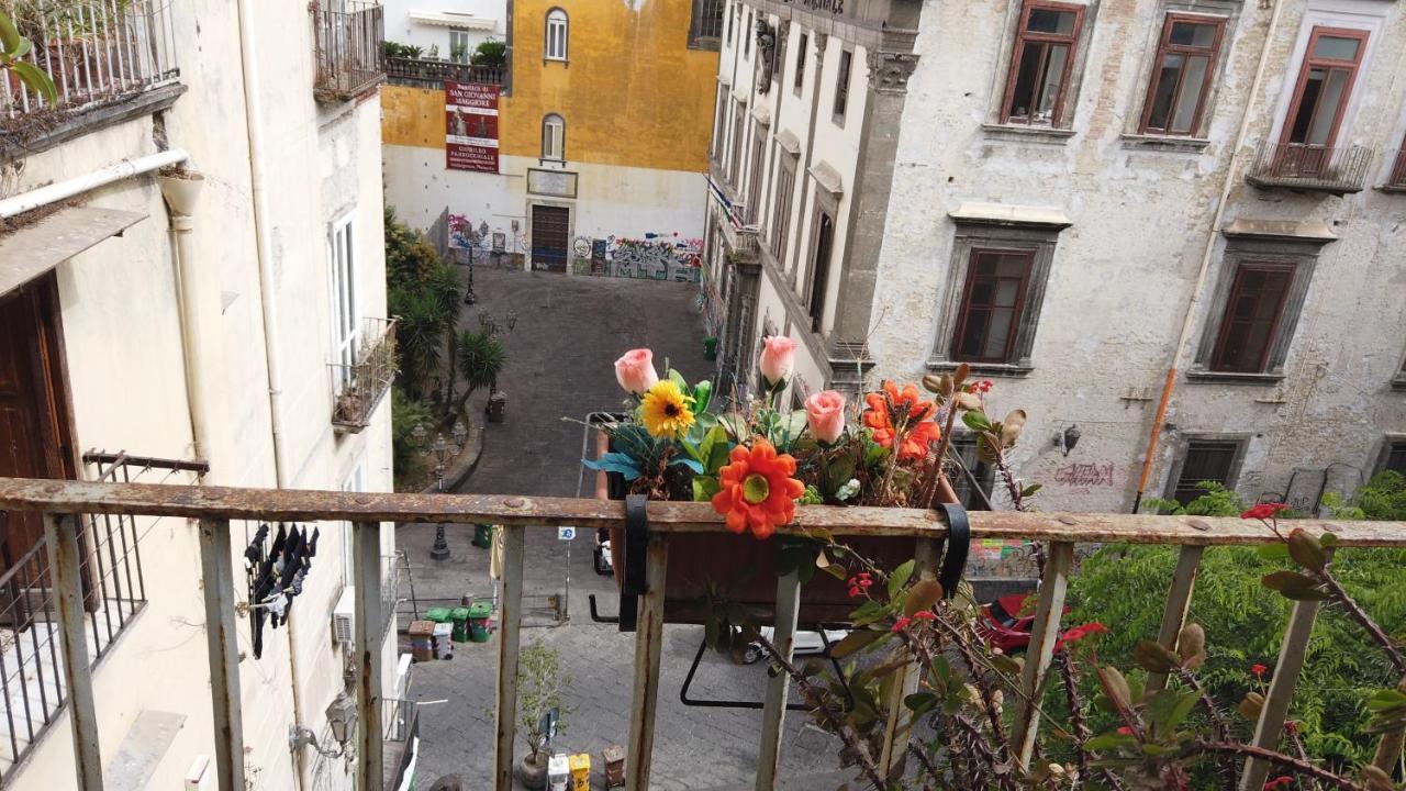 napoli centro spaccanapoli Esterno foto